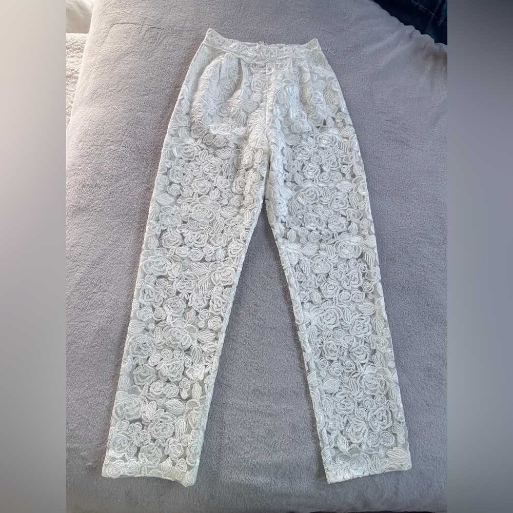 NONCHALANT Women’s White Elegant Lace Floral Pants Trousers Size S